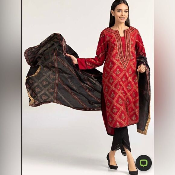 GulAhmed Ideas Pret 
Printed Cambric Shirt With Lawn Dupatta 2PC - Picture 2 of 6